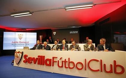 Imagen de la Junta General de Accionistas del Sevilla de 2016. Imagen de la Junta General de Accionistas del Sevilla de 2016.
