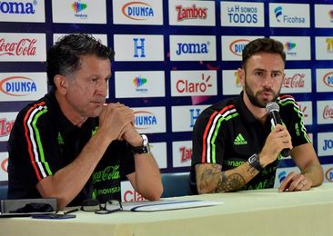 Javier Hernández, Héctor Herrera y Édson Álvarez, bajas ante Polonia Javier Hernández, Héctor Herrera y Édson Álvarez, bajas ante Polonia