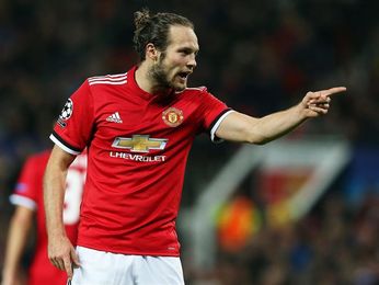 Mourinho le gana el duelo a Benítez en el regreso de Ibrahimovic (4-1) Mourinho le gana el duelo a Benítez en el regreso de Ibrahimovic (4-1)