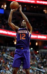 113-105. Warren encabeza ataque de Suns y decide duelo de equipos perdedores 113-105. Warren encabeza ataque de Suns y decide duelo de equipos perdedores
