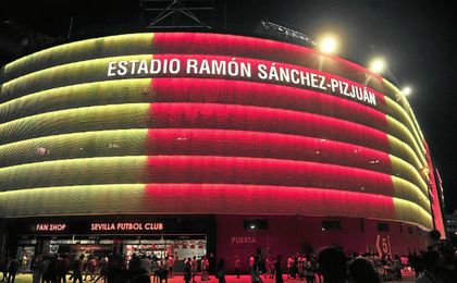 Estreno del espectáculo de luces en la previa del Sevilla-Liverpool Estreno del espectáculo de luces en la previa del Sevilla-Liverpool