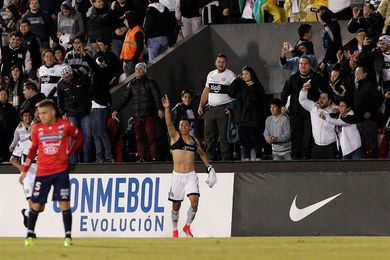 El goleador del Olimpia necesita tres meses para superar la fractura de su clavícula El goleador del Olimpia necesita tres meses para superar la fractura de su clavícula