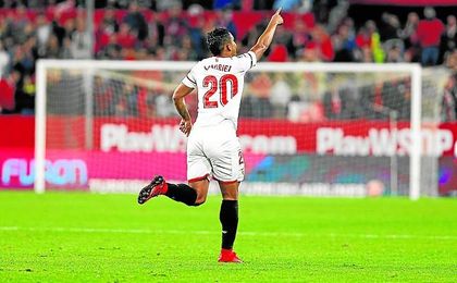 Luis Muriel celebra el gol que le marcó el pasado sábado al Celta en el Sánchez-Pizjuán. Luis Muriel celebra el gol que le marcó el pasado sábado al Celta en el Sánchez-Pizjuán.