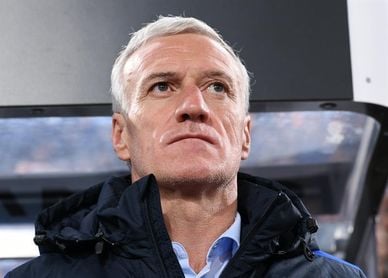 Cantona imputado por haber tratado de racista a Deschamps Cantona imputado por haber tratado de racista a Deschamps