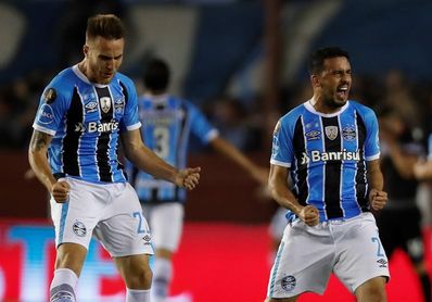 1-2. Gremio es rey de América por tercera vez al vencer a Lanús en Argentina 1-2. Gremio es rey de América por tercera vez al vencer a Lanús en Argentina