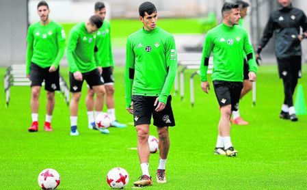 Mandi, sancionado ante el Girona, estará disponible para el partido contra Las Palmas del domingo. Mandi, sancionado ante el Girona, estará disponible para el partido contra Las Palmas del domingo.