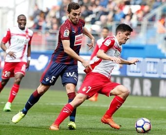 El Eibar no quiere bajarse de la ola ante un Espanyol en buena dinámica El Eibar no quiere bajarse de la ola ante un Espanyol en buena dinámica