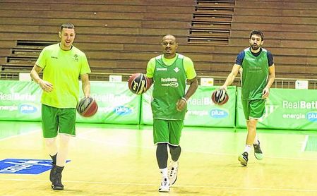 El Betis de Quintana persigue poner fin a su mala dinámica y conseguir la que sería la primera victoria en su casillero en diez jornadas de ACB. El Betis de Quintana persigue poner fin a su mala dinámica y conseguir la que sería la primera victoria en su casillero en diez jornadas de ACB.