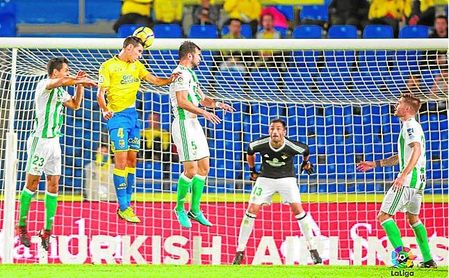 Adán fue el único jugador del Betis que ha hablado tras el partido. Adán fue el único jugador del Betis que ha hablado tras el partido.