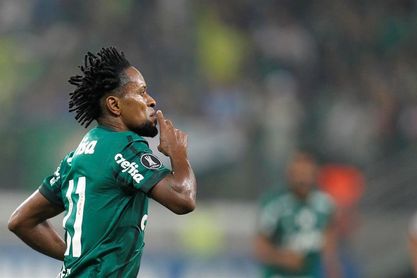 Zé Roberto cuelga las botas a los 43 años con el ritmo de un adolescente Zé Roberto cuelga las botas a los 43 años con el ritmo de un adolescente