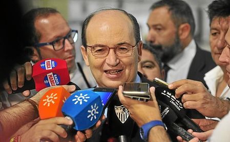 Castro abrirá la caja si los técnicos y el director deportivo lo estiman oportuno. Castro abrirá la caja si los técnicos y el director deportivo lo estiman oportuno.