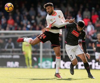 Garay trabajó con balón, pero es duda para el sábado ante el Celta Garay trabajó con balón, pero es duda para el sábado ante el Celta