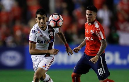 2-1. Independiente vence al Flamengo por la mínima y ya piensa en el Maracaná 2-1. Independiente vence al Flamengo por la mínima y ya piensa en el Maracaná