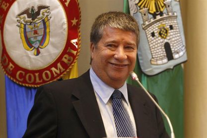 Condecoran al seleccionador de Panamá en medio de la polémica Condecoran al seleccionador de Panamá en medio de la polémica