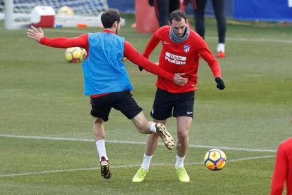 Juanfran vuelve a entrenarse con el grupo, en el que no estuvo Griezmann Juanfran vuelve a entrenarse con el grupo, en el que no estuvo Griezmann