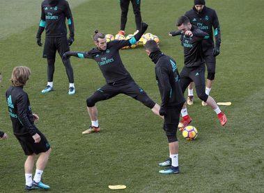 Bale se entrena con el grupo pero sigue de baja; Vallejo listo para jugar Bale se entrena con el grupo pero sigue de baja; Vallejo listo para jugar