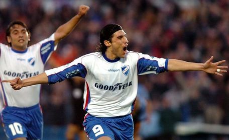El exfutbolista Alexander ´Cacique´ Medina, nuevo entrenador del Nacional El exfutbolista Alexander ´Cacique´ Medina, nuevo entrenador del Nacional