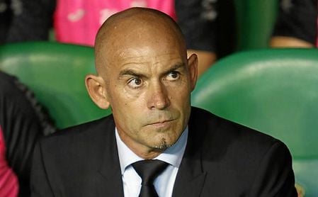 Imagen de Paco Jémez en el Benito Villamarín. Imagen de Paco Jémez en el Benito Villamarín.