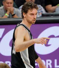 Calderón brilla como director del juego ganador de los Cavaliers; Pau Gasol, sin puntos Calderón brilla como director del juego ganador de los Cavaliers; Pau Gasol, sin puntos