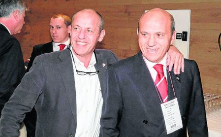 José María del Nido, junto a su hermano Óscar, en la junta. José María del Nido, junto a su hermano Óscar, en la junta.