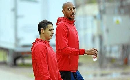 Nzonzi, junto a Ben Yedder en un entrenamiento. Nzonzi, junto a Ben Yedder en un entrenamiento.