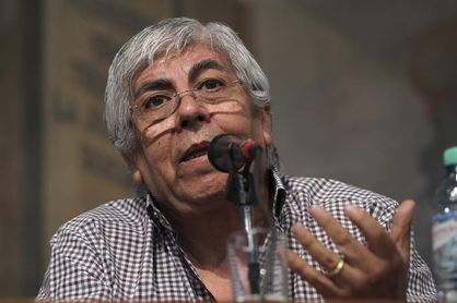 El presidente de Independiente cree que Holan "se va a quedar" en el equipo El presidente de Independiente cree que Holan "se va a quedar" en el equipo