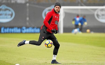 Guidetti, en un entrenamiento con el Celta. Guidetti, en un entrenamiento con el Celta.