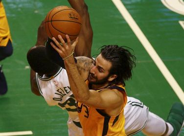 Rubio se viste de líder y salva a los Jazz; destacan Mirotic e Ibaka Rubio se viste de líder y salva a los Jazz; destacan Mirotic e Ibaka