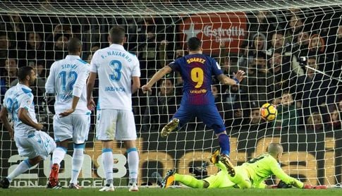 El Barça golea y encara el clásico con 11 puntos de ventaja sobre el Real Madrid El Barça golea y encara el clásico con 11 puntos de ventaja sobre el Real Madrid