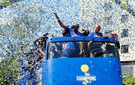 Durant logra primer titulo con Warriors y Westbrook premio de MVP Durant logra primer titulo con Warriors y Westbrook premio de MVP