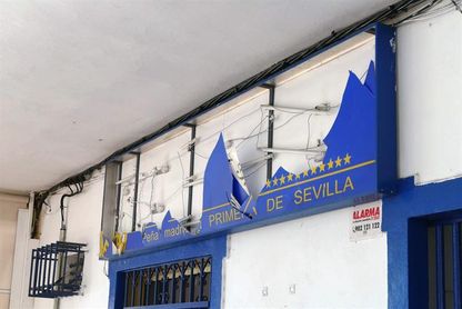 ´La Primera´, y única, peña madridista en Sevilla atacada en el Mundialito ´La Primera´, y única, peña madridista en Sevilla atacada en el Mundialito
