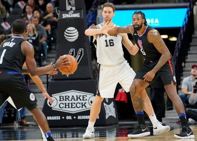 Mirotic sigue espectacular e invicto; Pau tira de experiencia; Abrines gana Mirotic sigue espectacular e invicto; Pau tira de experiencia; Abrines gana