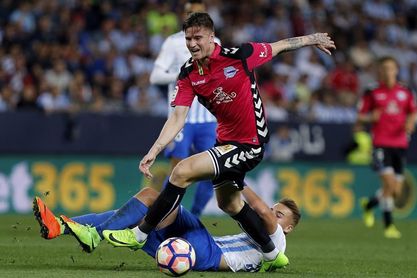Alavés y Málaga luchan en Mendizorroza para salir a flote Alavés y Málaga luchan en Mendizorroza para salir a flote