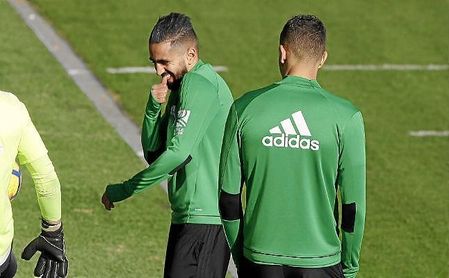 Ryad Boudebouz, principal novedad en el entrenamiento bético. Ryad Boudebouz, principal novedad en el entrenamiento bético.