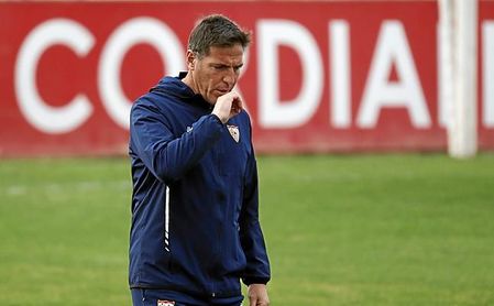 Berizzo, muy criticado fuera, se está quedando sin apoyos dentro del Sevilla. Berizzo, muy criticado fuera, se está quedando sin apoyos dentro del Sevilla.
