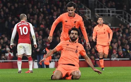 Los errores de Cech y Mignolet animan la locura entre Arsenal y Liverpool Los errores de Cech y Mignolet animan la locura entre Arsenal y Liverpool