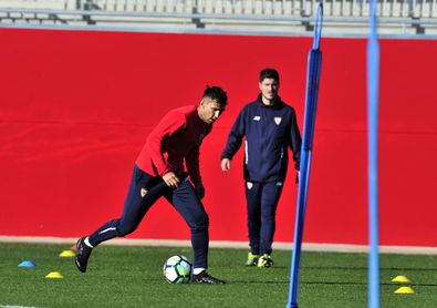 El Sevilla quiere desprenderse de Montoya. El Sevilla quiere desprenderse de Montoya.