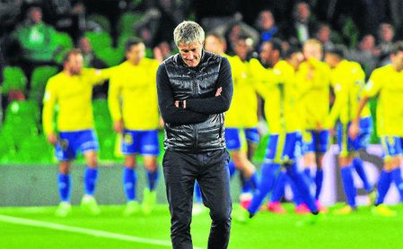 Setién lamenta uno de los goles que el Betis encajó ante el Cádiz en Copa, un mal que repitió en Liga. Setién lamenta uno de los goles que el Betis encajó ante el Cádiz en Copa, un mal que repitió en Liga.