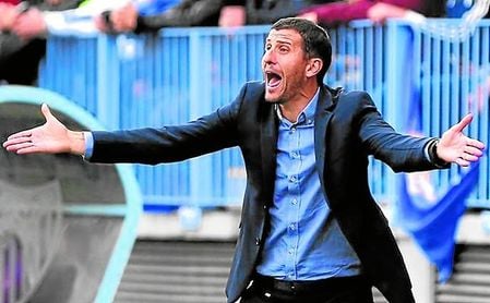 El técnico Javi Gracia, a la espera de la decisión. El técnico Javi Gracia, a la espera de la decisión.