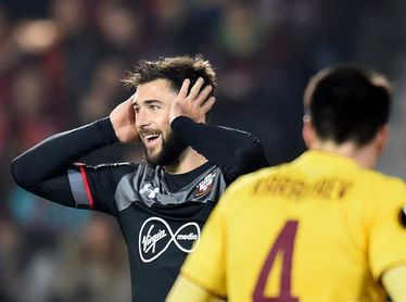 Charlie Austin, delantero del Southampton, estará dos meses fuera por lesión Charlie Austin, delantero del Southampton, estará dos meses fuera por lesión