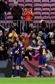 2-0. Messi y Suárez encarrilan el duelo ante el Levante tras el primer tiempo 2-0. Messi y Suárez encarrilan el duelo ante el Levante tras el primer tiempo