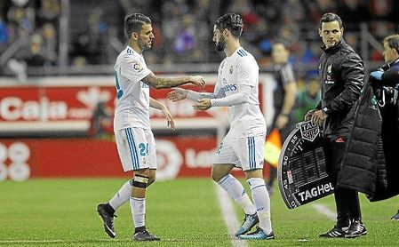 Dani Ceballos, sustituido por Isco en el partido de Copa ante el Numancia. Dani Ceballos, sustituido por Isco en el partido de Copa ante el Numancia.