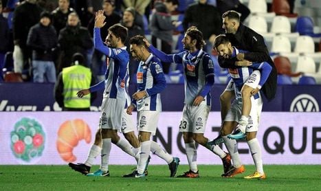 0-2. El Espanyol remonta ante un inoperante Levante y alcanza los cuartos 0-2. El Espanyol remonta ante un inoperante Levante y alcanza los cuartos
