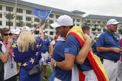14-10. Europa arrasa en la última jornada y abraza la victoria final 14-10. Europa arrasa en la última jornada y abraza la victoria final