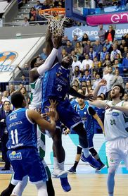 92-88. El San Pablo sale del descenso tras imponerse en la prórroga al Betis 92-88. El San Pablo sale del descenso tras imponerse en la prórroga al Betis