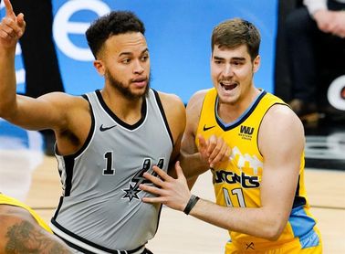 Warriors ganan con suspense; Spurs recuperan a Leonard y también vencen Warriors ganan con suspense; Spurs recuperan a Leonard y también vencen