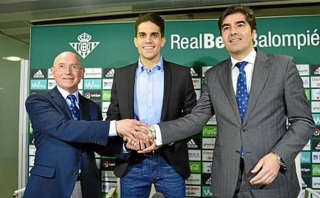 Serra Ferrer, junto a Bartra y Haro en la presentación. Serra Ferrer, junto a Bartra y Haro en la presentación.