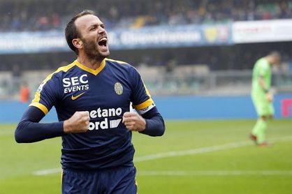Pazzini y Rochina completan su primer entrenamiento con el Levante Pazzini y Rochina completan su primer entrenamiento con el Levante