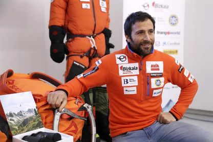 Txikon equipa hasta los 7.850 metros y regresa al campo base Txikon equipa hasta los 7.850 metros y regresa al campo base