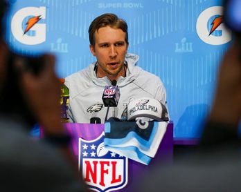 Gronkowski jugará el Super Bowl; Foles sigue sin presión y tranquilo Gronkowski jugará el Super Bowl; Foles sigue sin presión y tranquilo